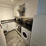 Furnished 1 Bedroom Apt In Liverpool