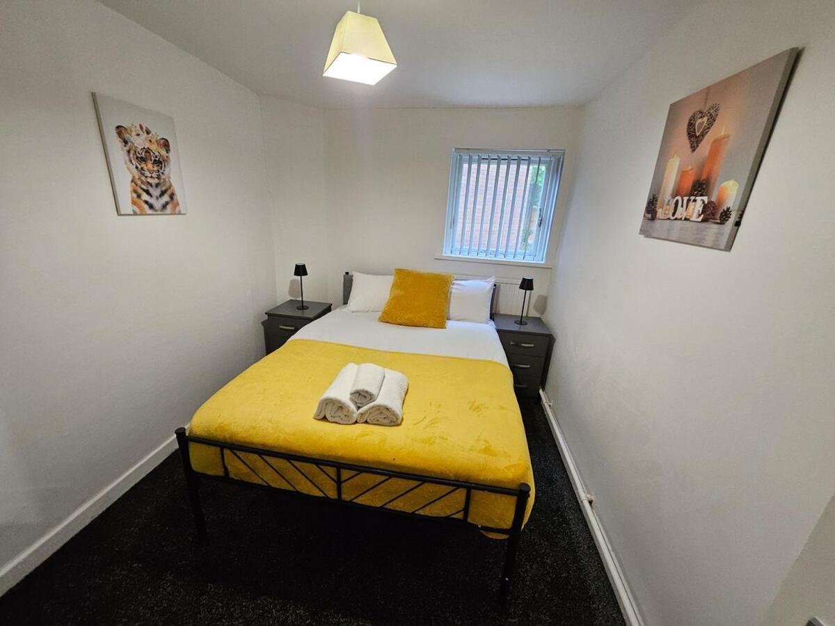 Furnished 1 Bedroom In Apartment *